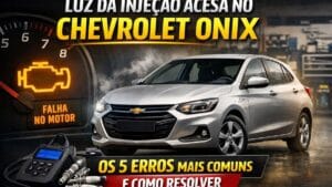 Luz da injeção acesa no painel do Chevrolet Onix indicando falha no sistema eletrônico
