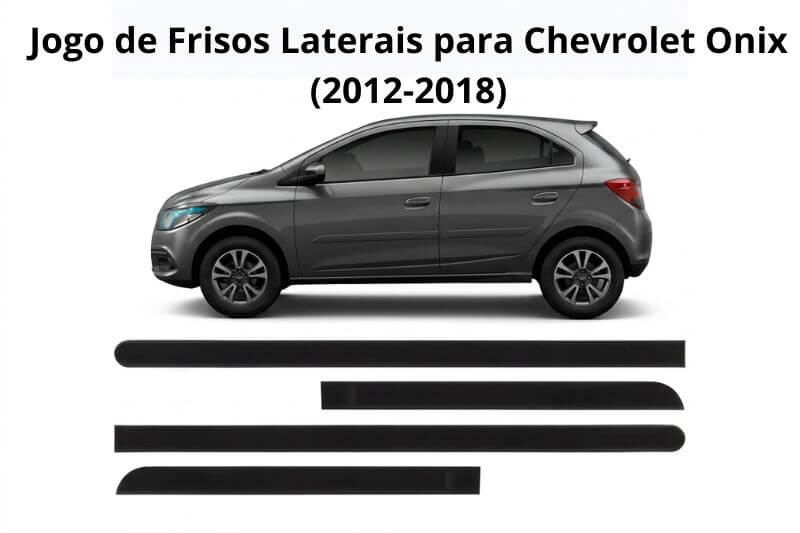 Jogo de frisos laterais pretos com 4 peças posicionado abaixo de um Chevrolet Onix cinza em fundo limpo.